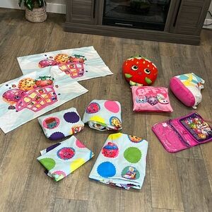 Shopkins Bundle Qty 2-Twin Sheets Sets & 3 Pillows w/ Travel Bag